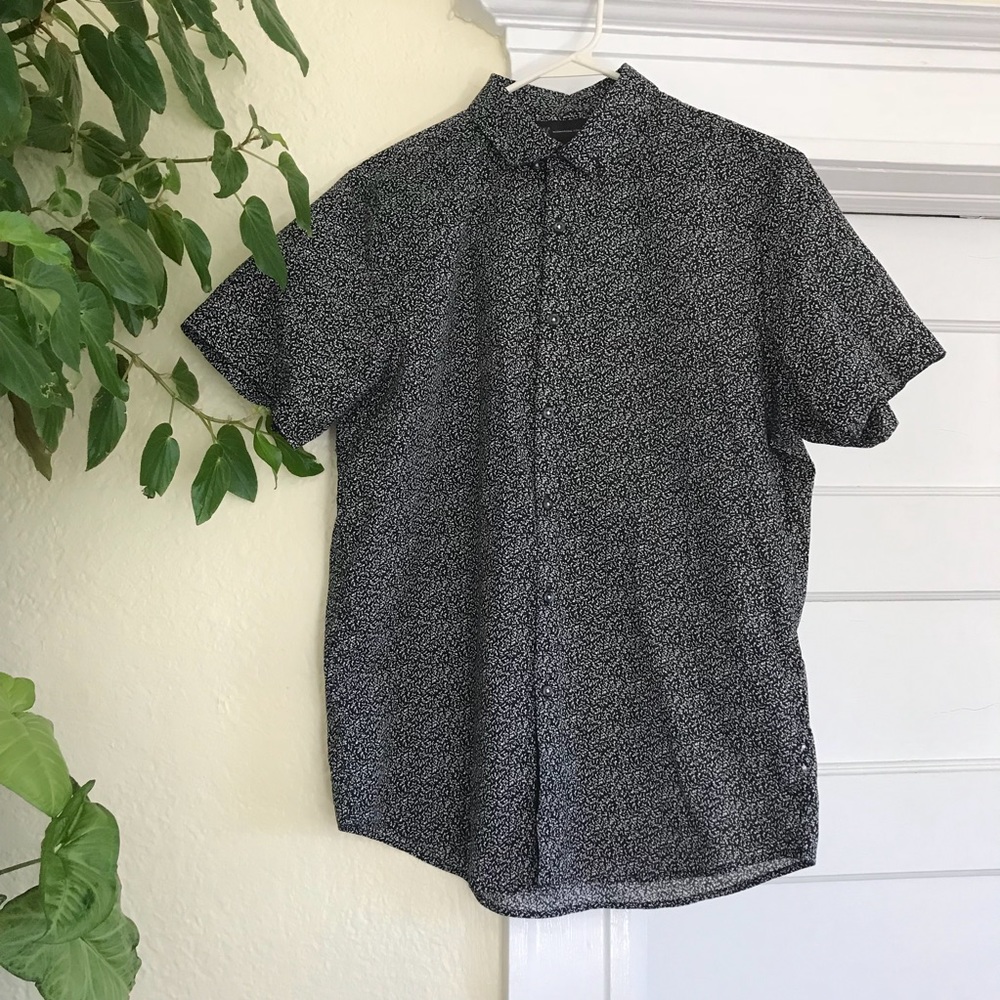 ⭕️❌SOLD❌⭕️ Macy’s Men’s Casual Button Down Shirt